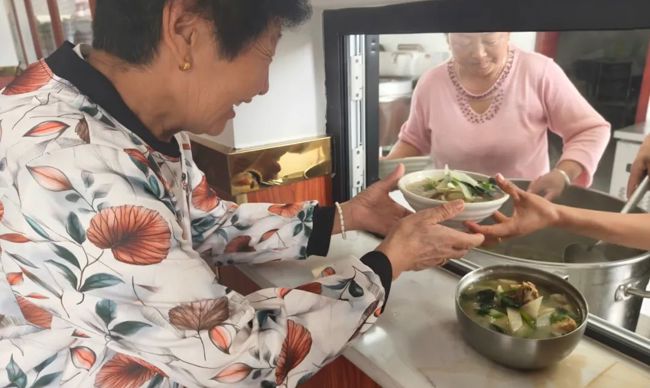 “小食堂”托起“大幸福”