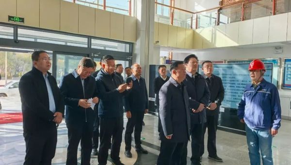 吕刚、尕玛朋措宣讲党的二十届四中全会精神 督导调研工业生产、农牧民增收和生态环境治理工作