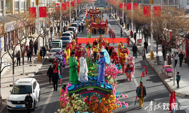 社火巡游闹新春 民俗盛宴添年味