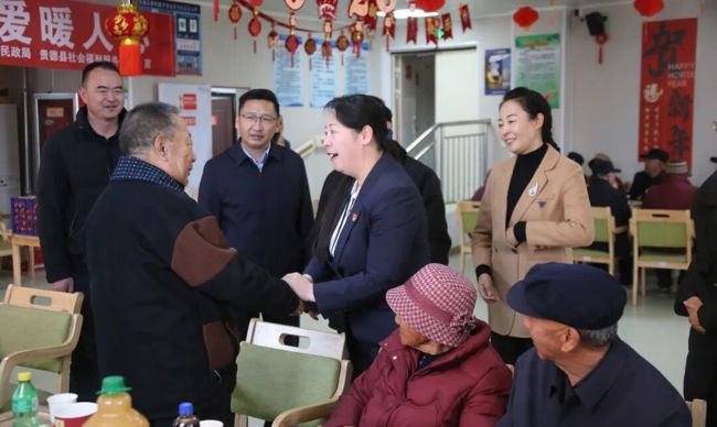 县四大班子领导开展节前走访慰问活动