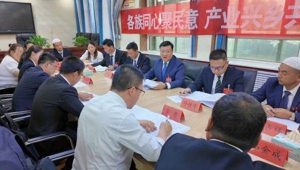 李正业参加县十九届人大一次会议分团审议