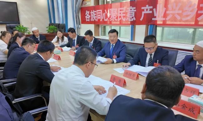 李正业参加县十九届人大一次会议分团审议